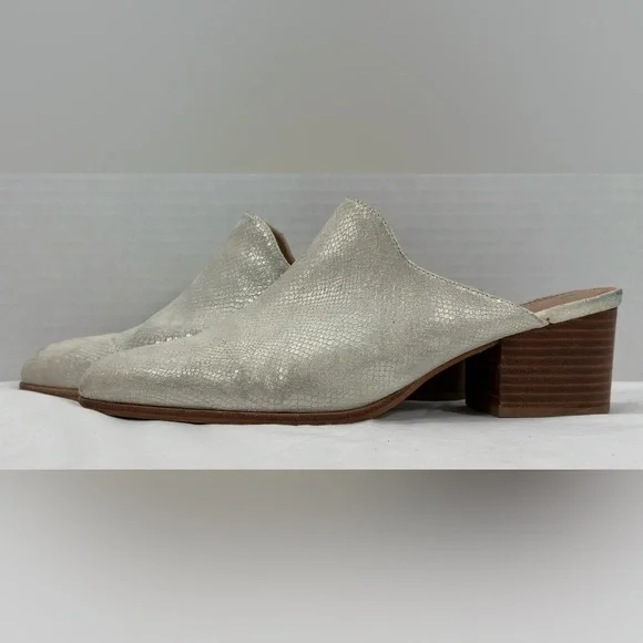 Mules - Picture 3 of 12